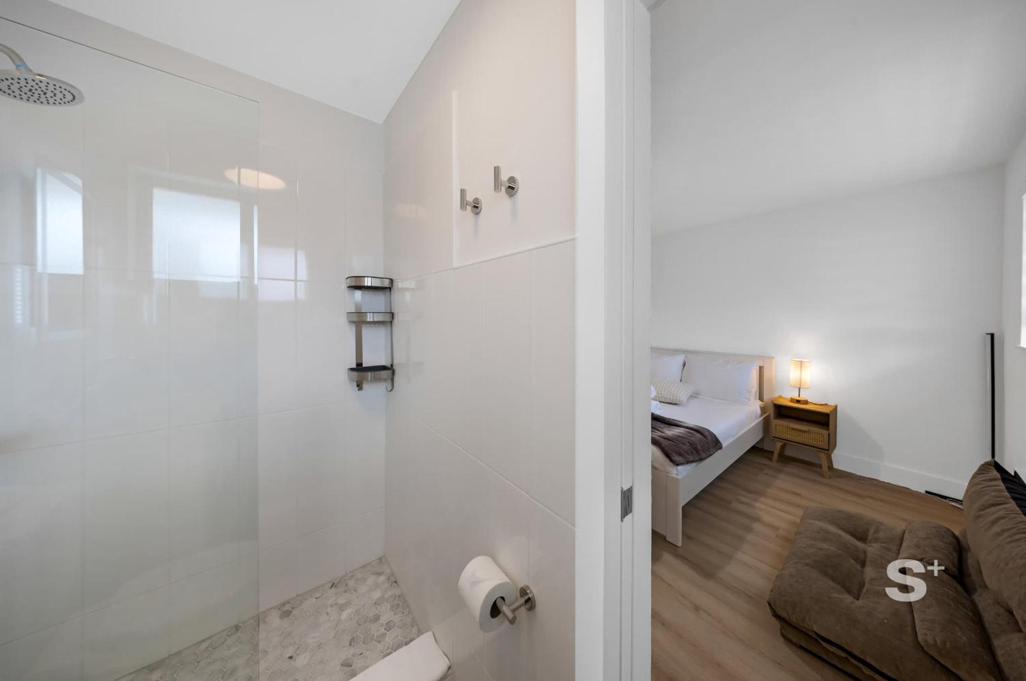 Apartment Modern Retreat In The Heart Of *