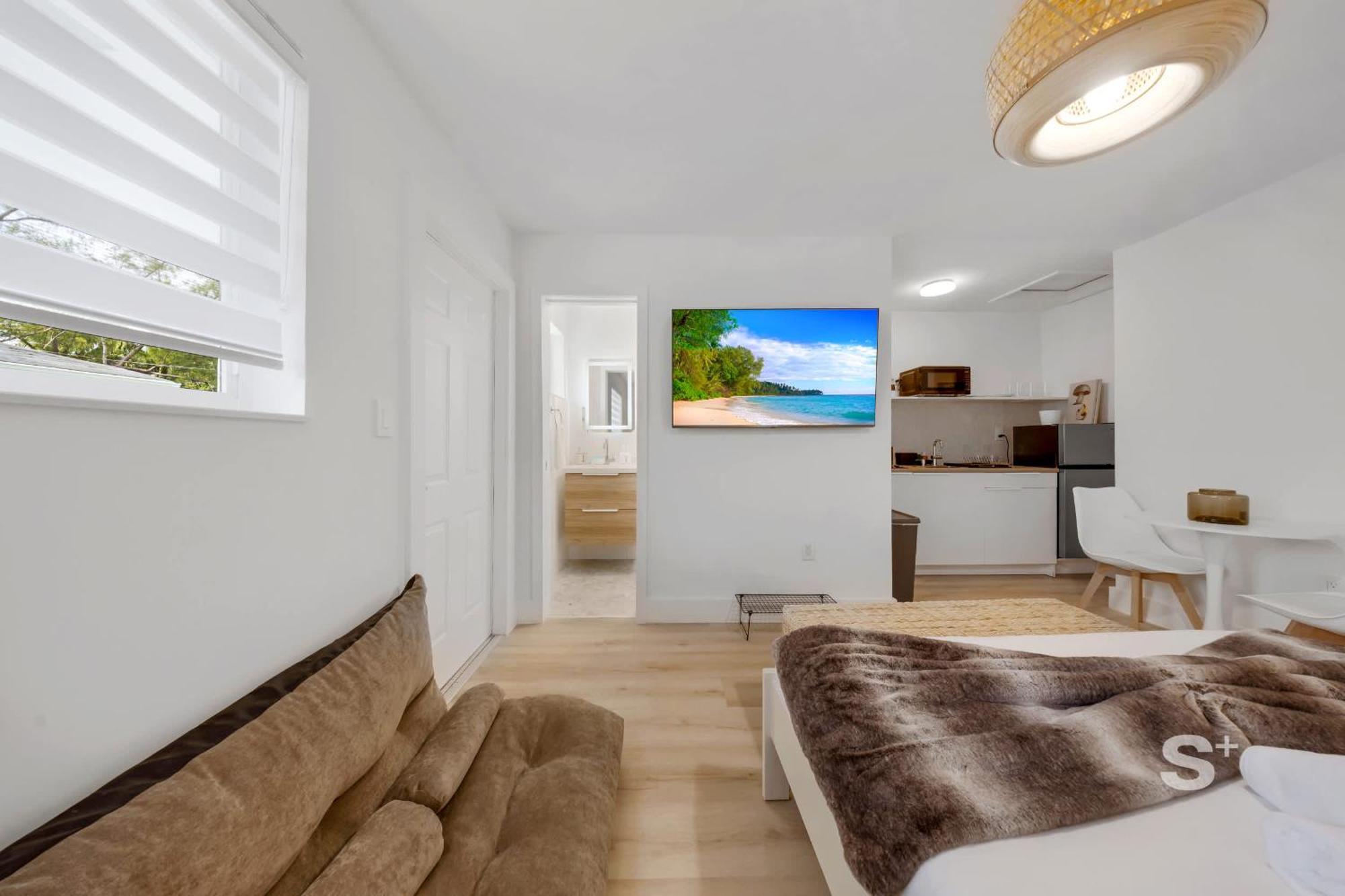 Modern Retreat In The Heart Of *