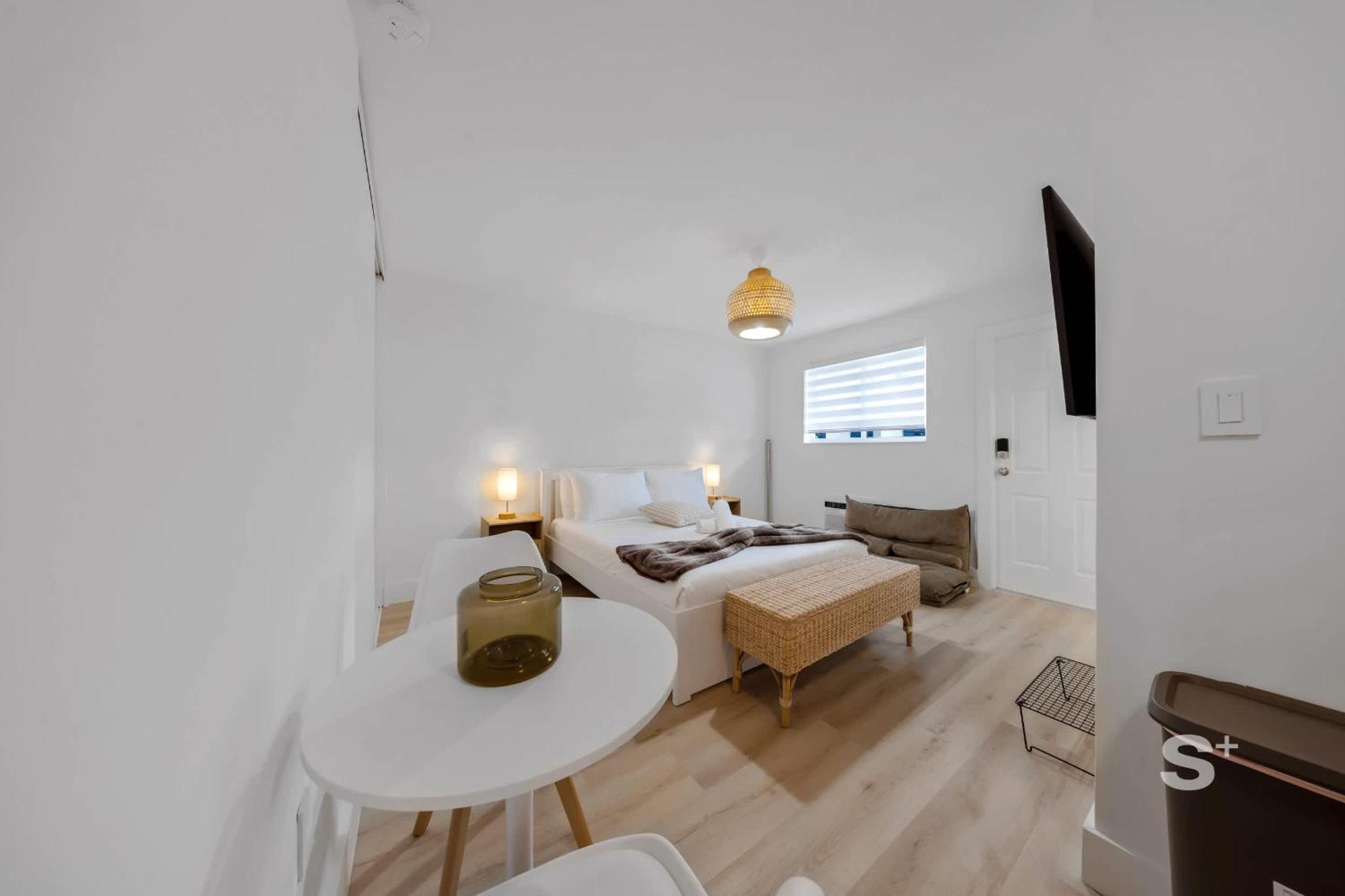 Modern Retreat In The Heart Of Apartment *