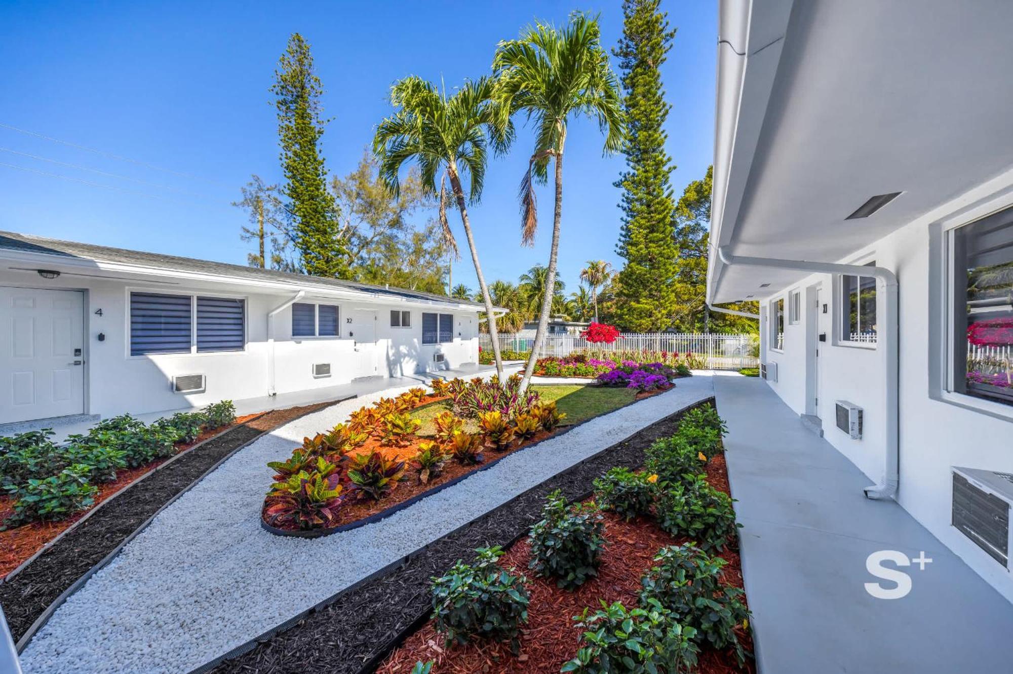 Modern Retreat In The Heart Of *