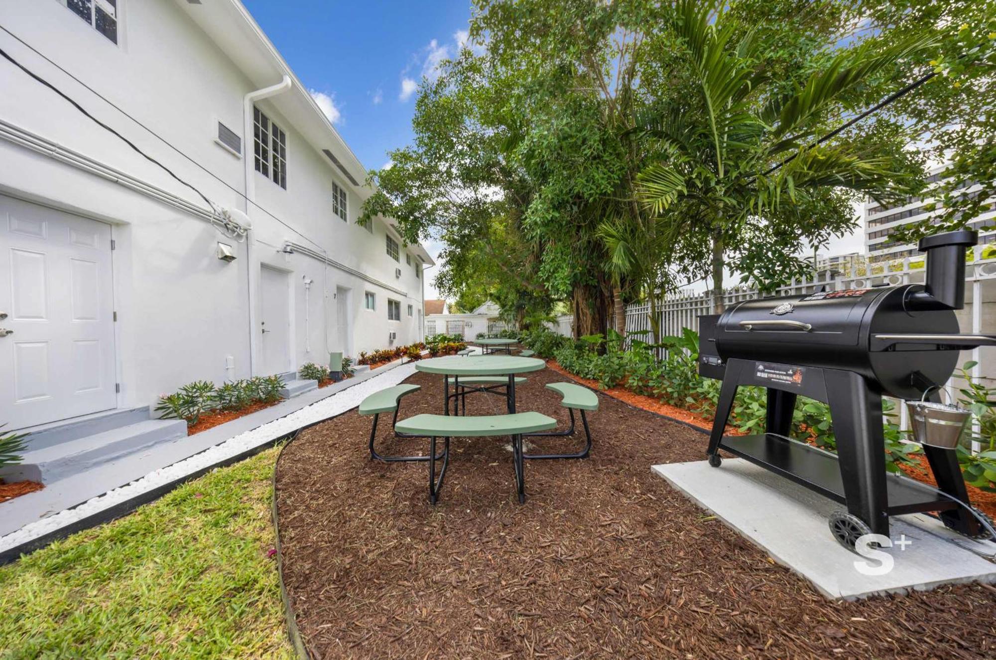 Modern Retreat In The Heart Of *
